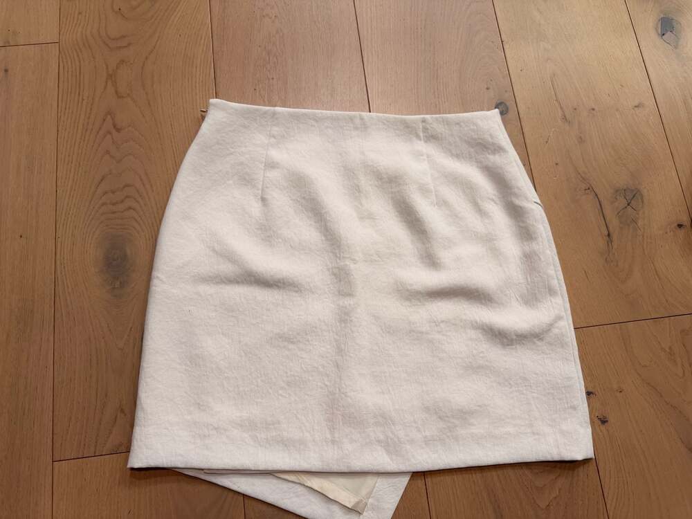 Babaton Wilfred Two-Piece Criss-Cross Knit Crop Top and Asymmetrical Skirt Set - Picture 7 of 11